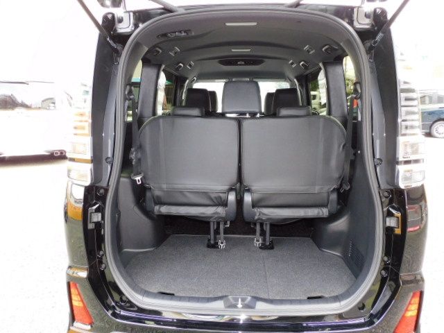 Toyota VOXY HYBRID 2021-02 183302-3