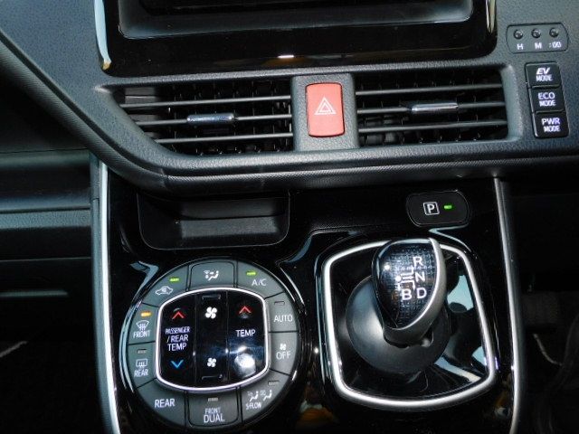 Toyota VOXY HYBRID 2021-02 183302-12