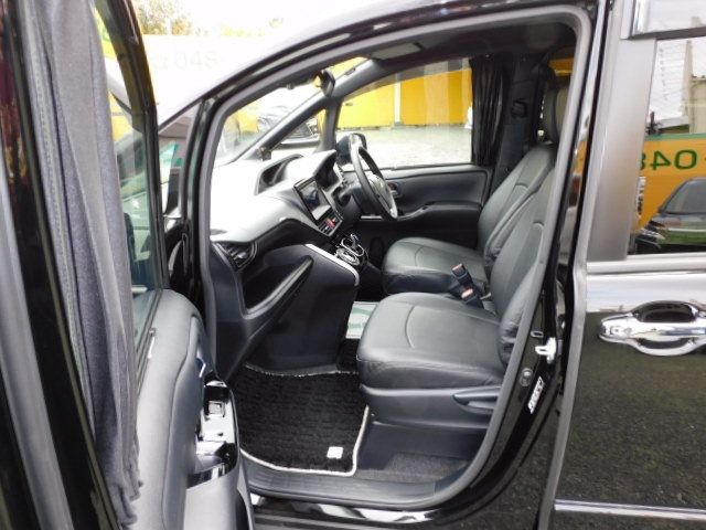 Toyota VOXY HYBRID 2021-02 183302-4