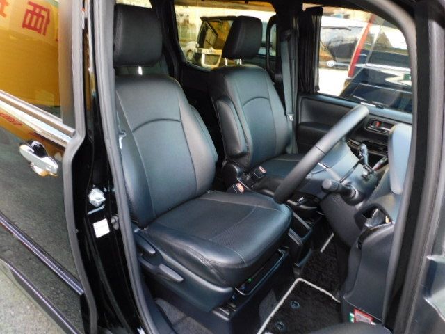 Toyota VOXY HYBRID 2021-02 183302-16