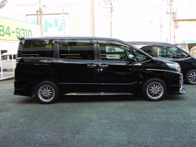 Toyota VOXY HYBRID 2021-02 183302-17