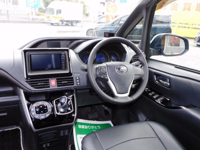 Toyota VOXY HYBRID 2021-02 183302-1