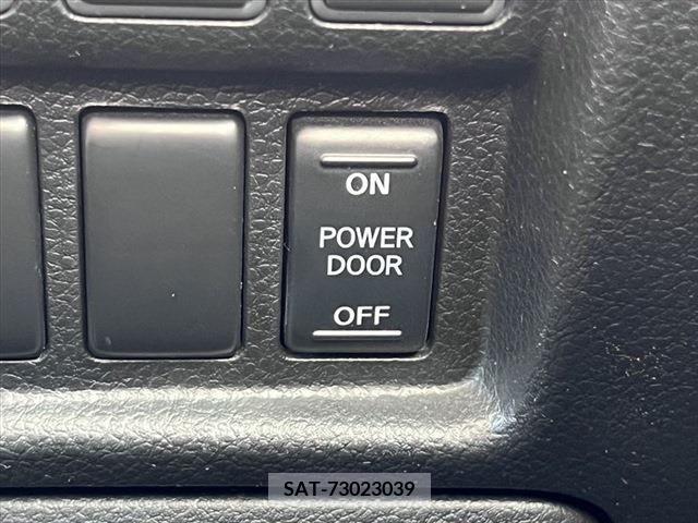 Nissan ELGRAND 2016-07 384335-5