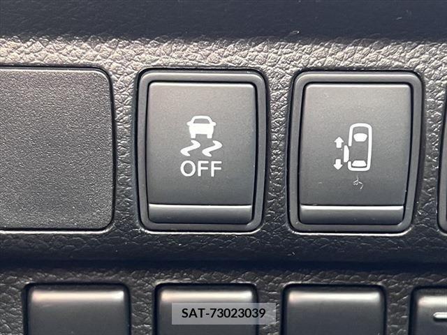 Nissan ELGRAND 2016-07 384335-6