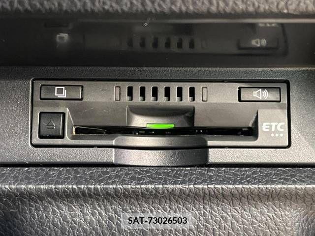 Toyota VOXY 2019-04 321635-6
