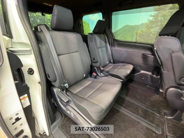 Toyota VOXY 2019-04 321635-9