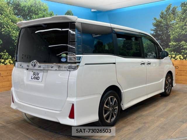 Toyota VOXY 2019-04 321635-17