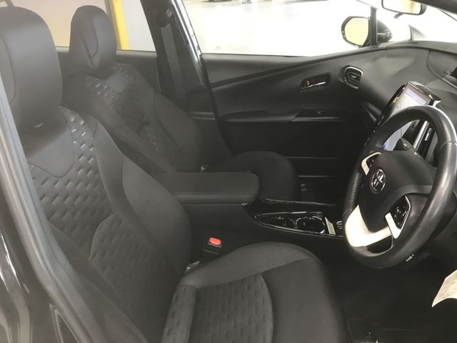Toyota PRIUS PHV 2017-07 186652-11