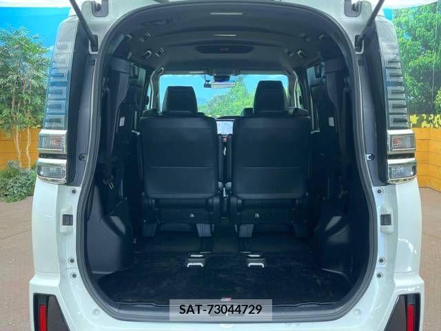 Toyota VOXY 2018-03 378481-11