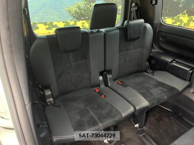 Toyota VOXY 2018-03 378481-10