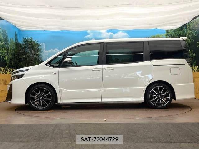 Toyota VOXY 2018-03 378481-16