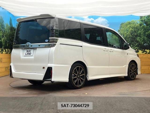 Toyota VOXY 2018-03 378481-15
