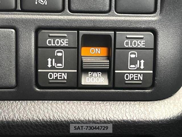 Toyota VOXY 2018-03 378481-5