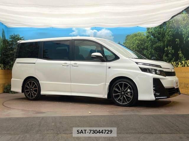 Toyota VOXY 2018-03 378481-14