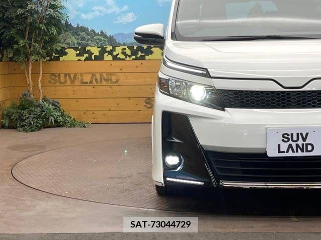 Toyota VOXY 2018-03 378481-13