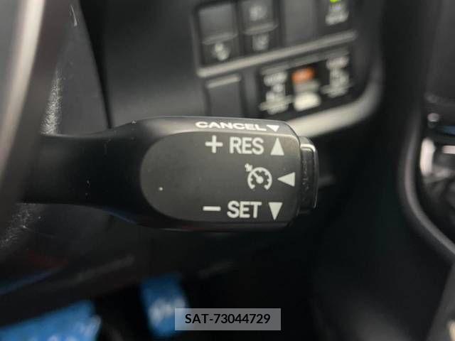 Toyota VOXY 2018-03 378481-4