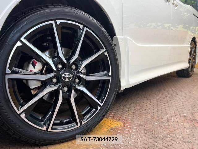 Toyota VOXY 2018-03 378481-12