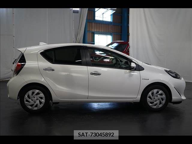 Toyota AQUA 2017-12 385687-15