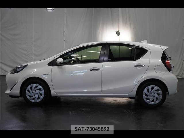Toyota AQUA 2017-12 385687-14