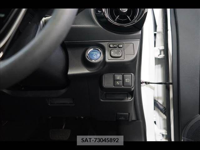 Toyota AQUA 2017-12 385687-13