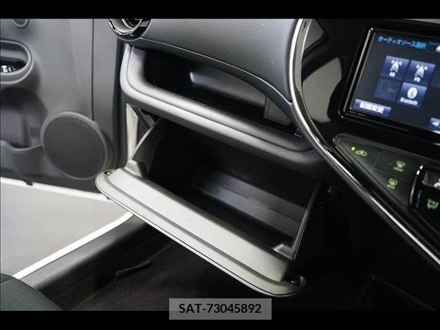Toyota AQUA 2017-12 385687-12