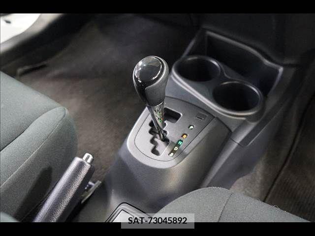 Toyota AQUA 2017-12 385687-11