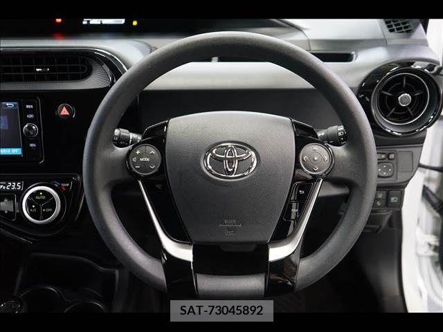Toyota AQUA 2017-12 385687-9