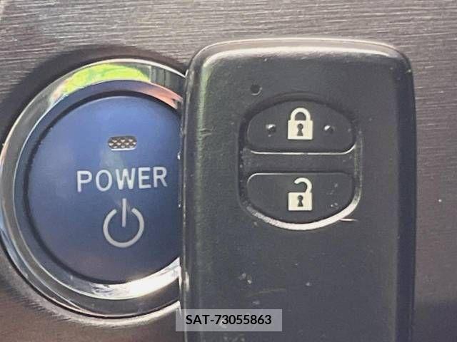 Toyota PRIUS 2015-06 322058-4