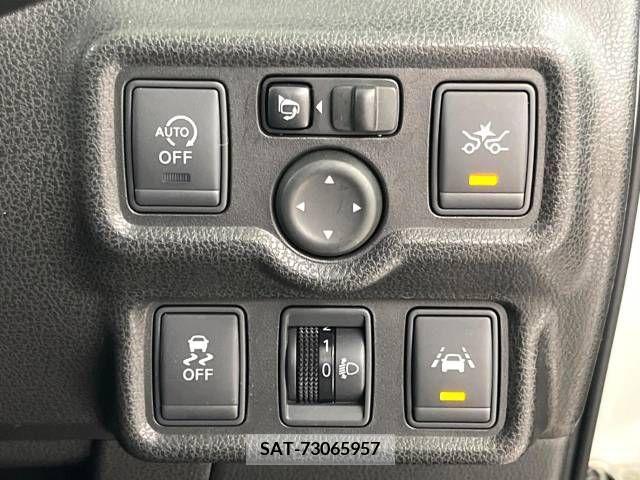 Nissan NOTE 2015-10 280087-5