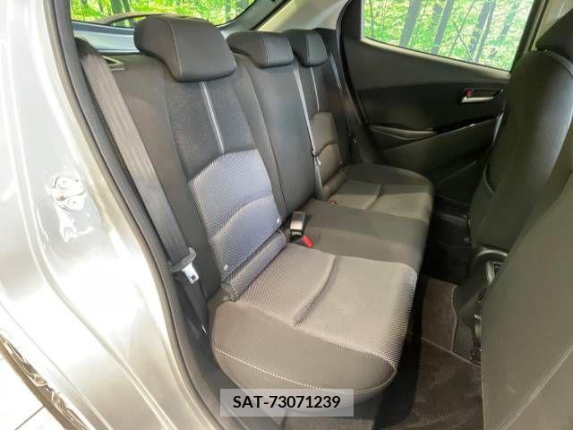 Mazda DEMIO 2017-06 301956-9