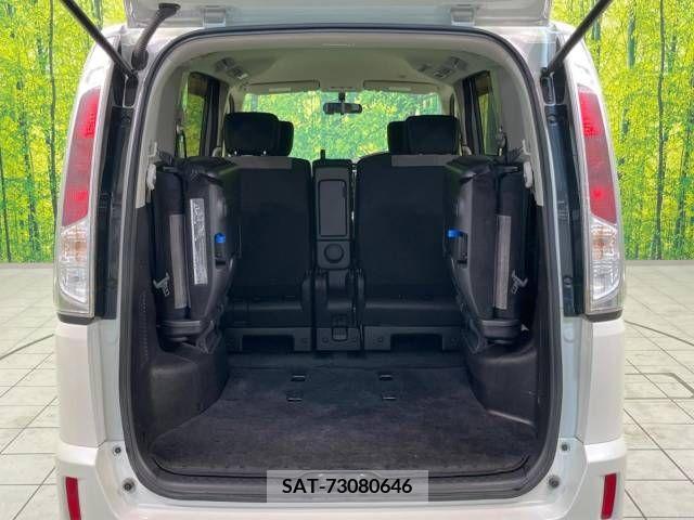 Nissan SERENA 2012-03 381181-11