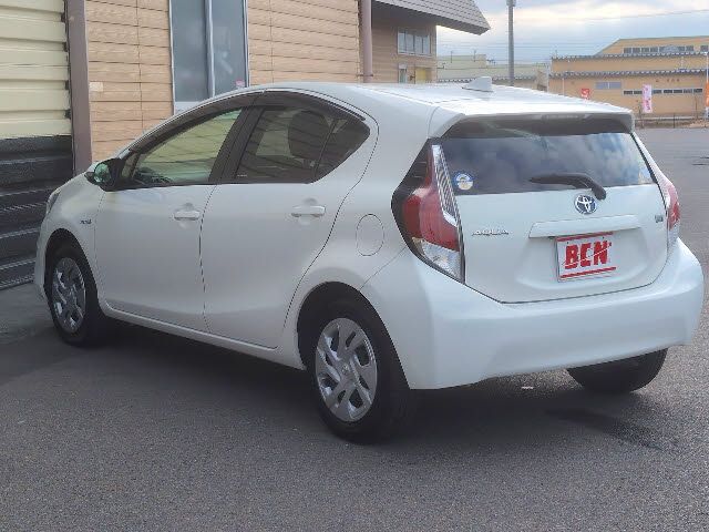 Toyota AQUA 2016-07 28607-8