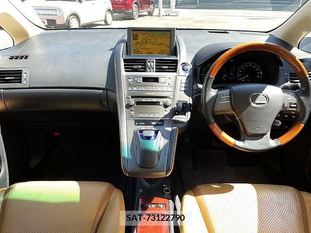 Lexus HS 2010-06 275352-1