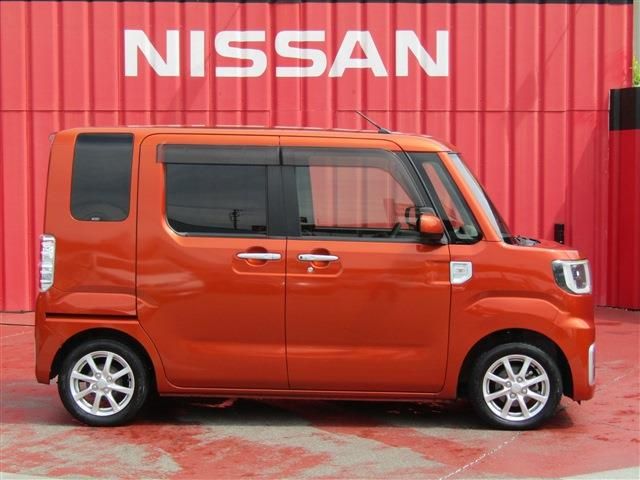 Daihatsu WAKE 2014-11 9360-24
