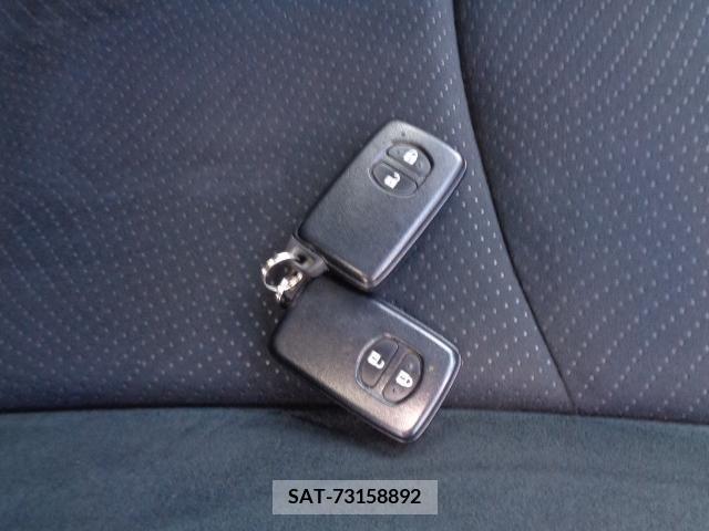 Toyota PRIUS ALPHA 2013-11 386997-25