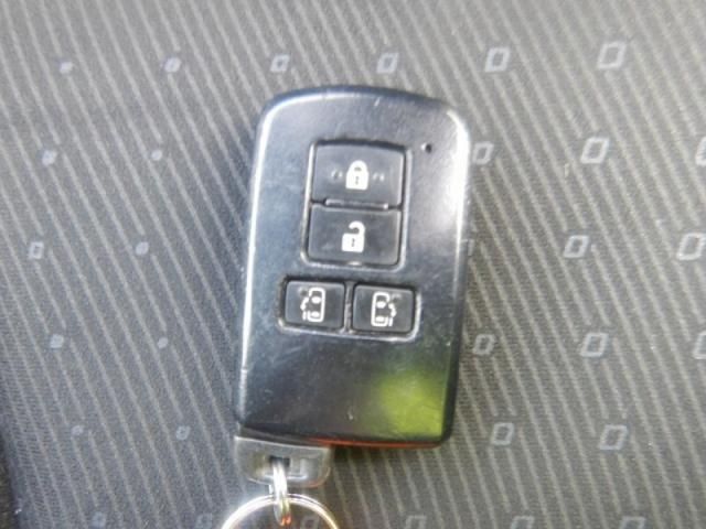 Toyota VOXY HYBRID 2015-03 188741-12