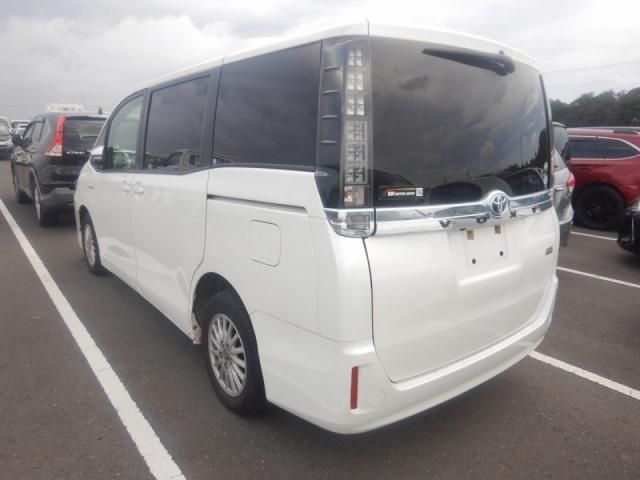 Toyota VOXY HYBRID 2015-03 188741-2