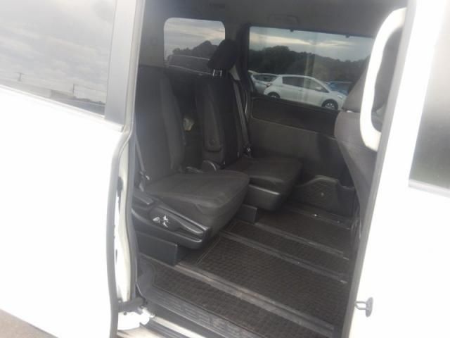 Toyota VOXY HYBRID 2015-03 188741-7