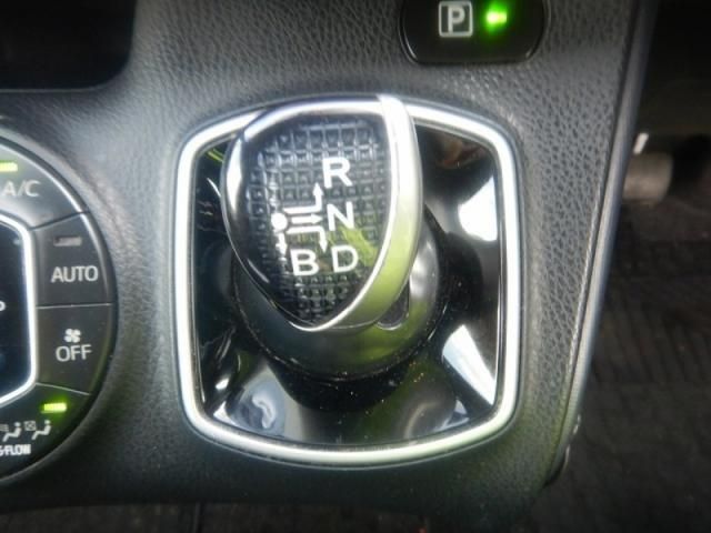 Toyota VOXY HYBRID 2015-03 188741-13