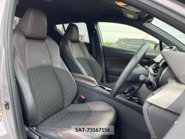 Toyota C-HR 2018-01 255419-11