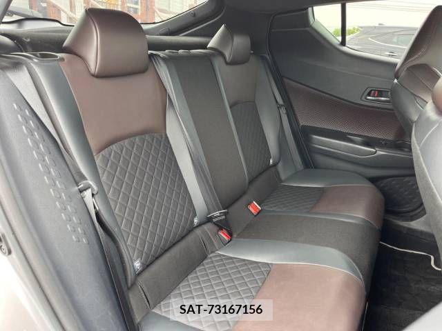 Toyota C-HR 2018-01 255419-12