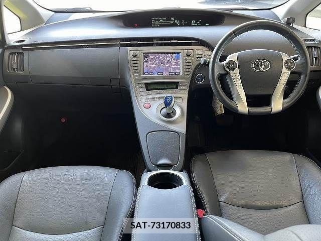 Toyota PRIUS 2013-08 282171-1