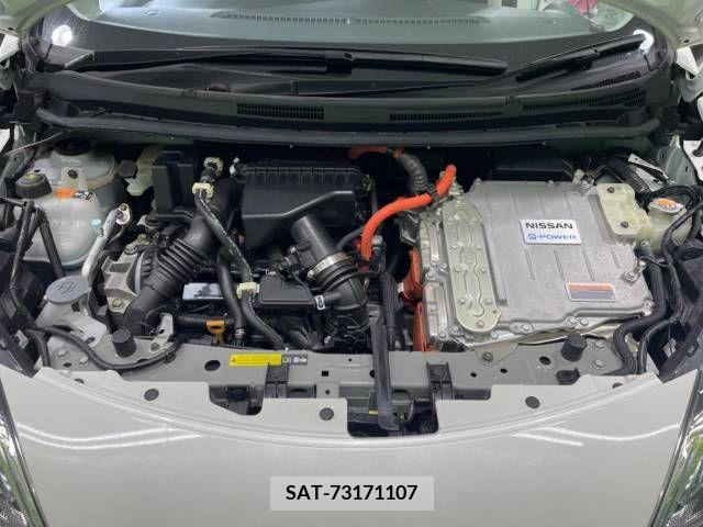 Nissan NOTE 2019-04 279853-18