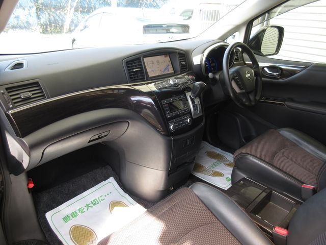 Nissan ELGRAND 2012-01 577-14