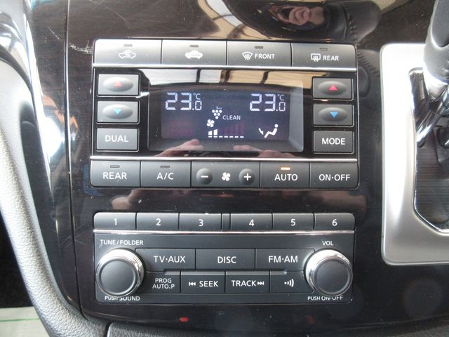 Nissan ELGRAND 2012-01 577-21