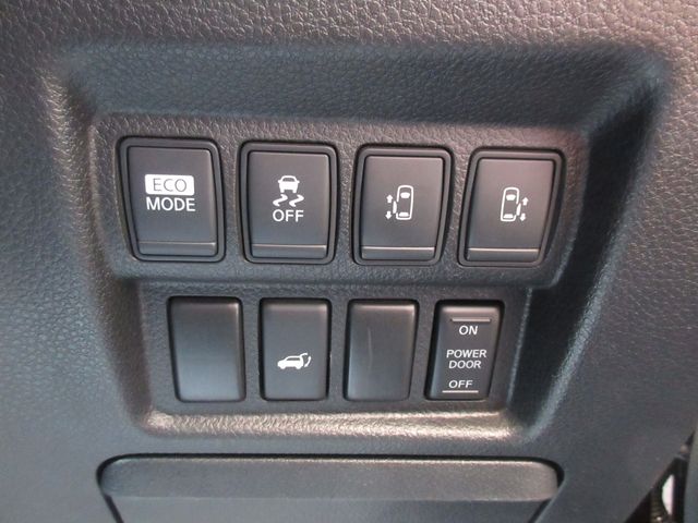 Nissan ELGRAND 2012-01 577-23