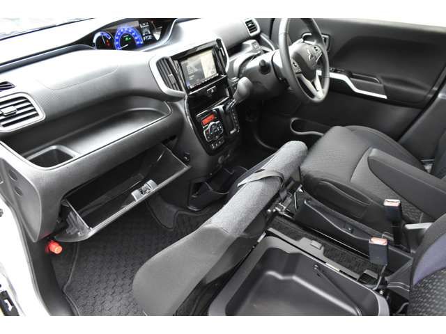 Mitsubishi DELICA D2 2017-10 16727-11