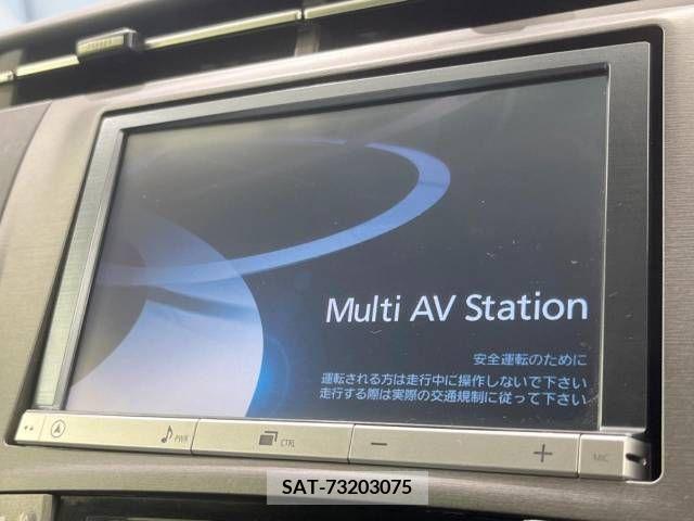 Toyota PRIUS 2014-02 239832-2