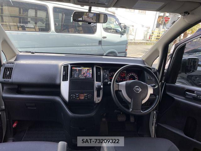 Nissan SERENA 2010-08 284277-17