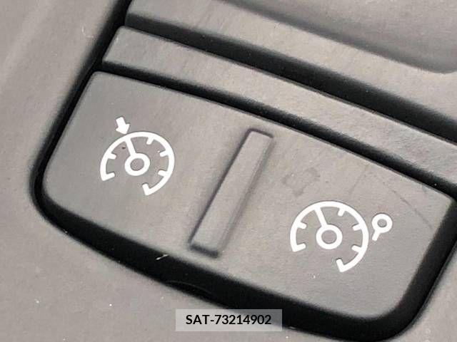 Renault MEGANE 2019-06 393644-6